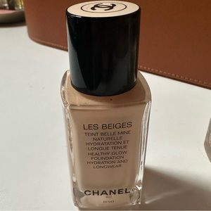 CHANEL LES BEIGES Healthy Glow Foundation Hydration and Longwear B20